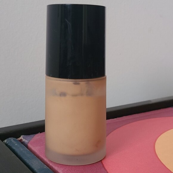 Giorgio Armani Luminous Silk Foundation 7.5 - Picture 2 of 3
